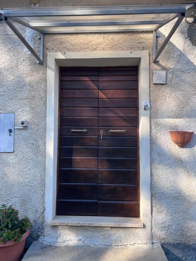 Il Rustico Uno A Bugnara Nella Valle Del Sagittario スルモナ エクステリア 写真