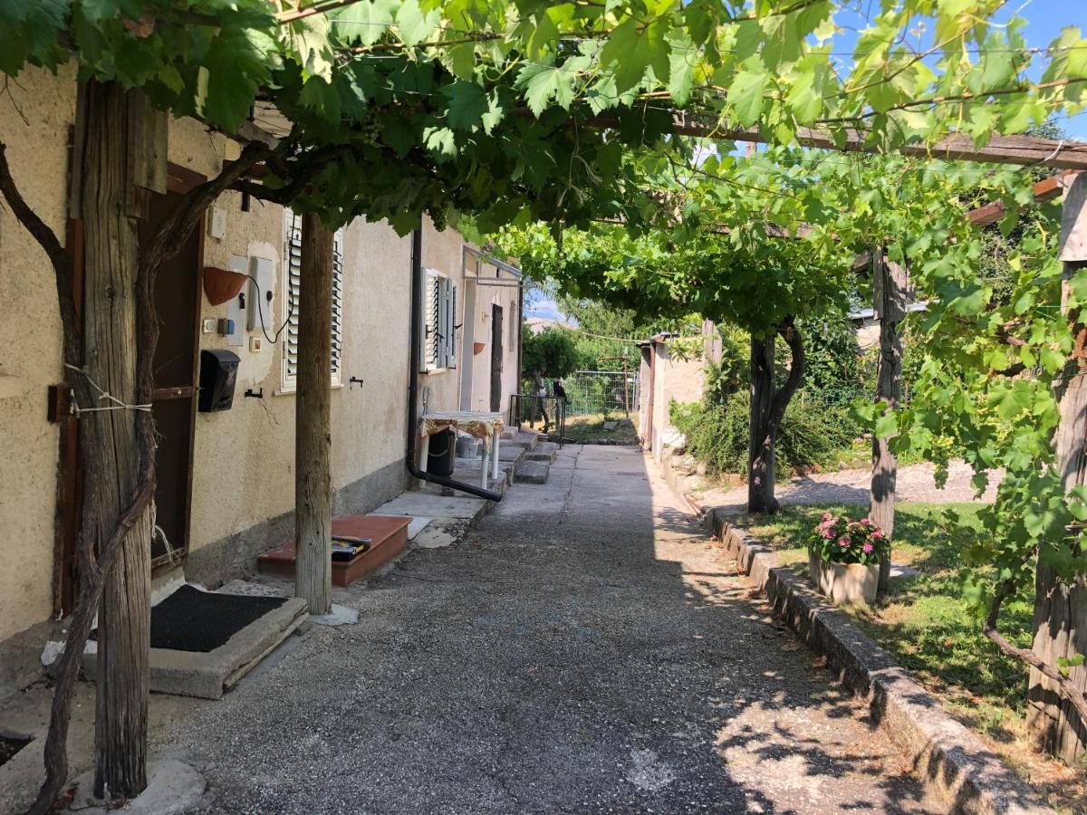 Il Rustico Uno A Bugnara Nella Valle Del Sagittario スルモナ エクステリア 写真